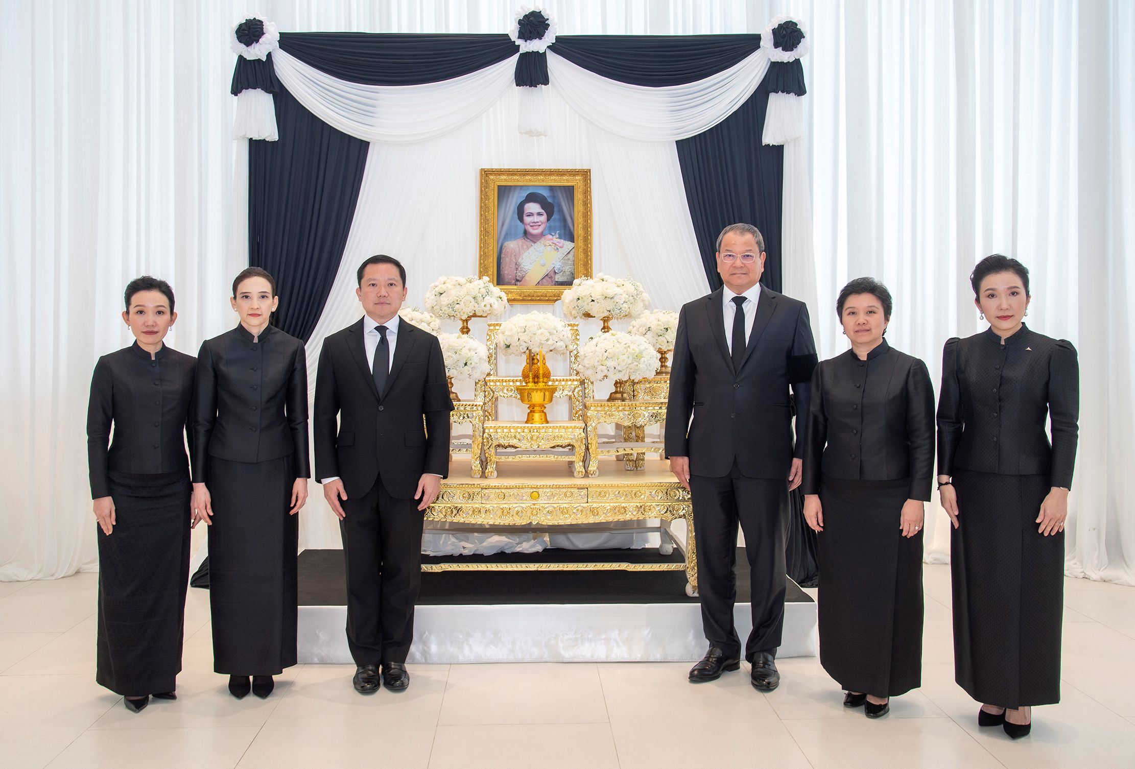 ไทยกรุ๊ป โฮลดิ้งส์ น้อมถวายความอาลัย “สมเด็จพระพันปีหลวง”