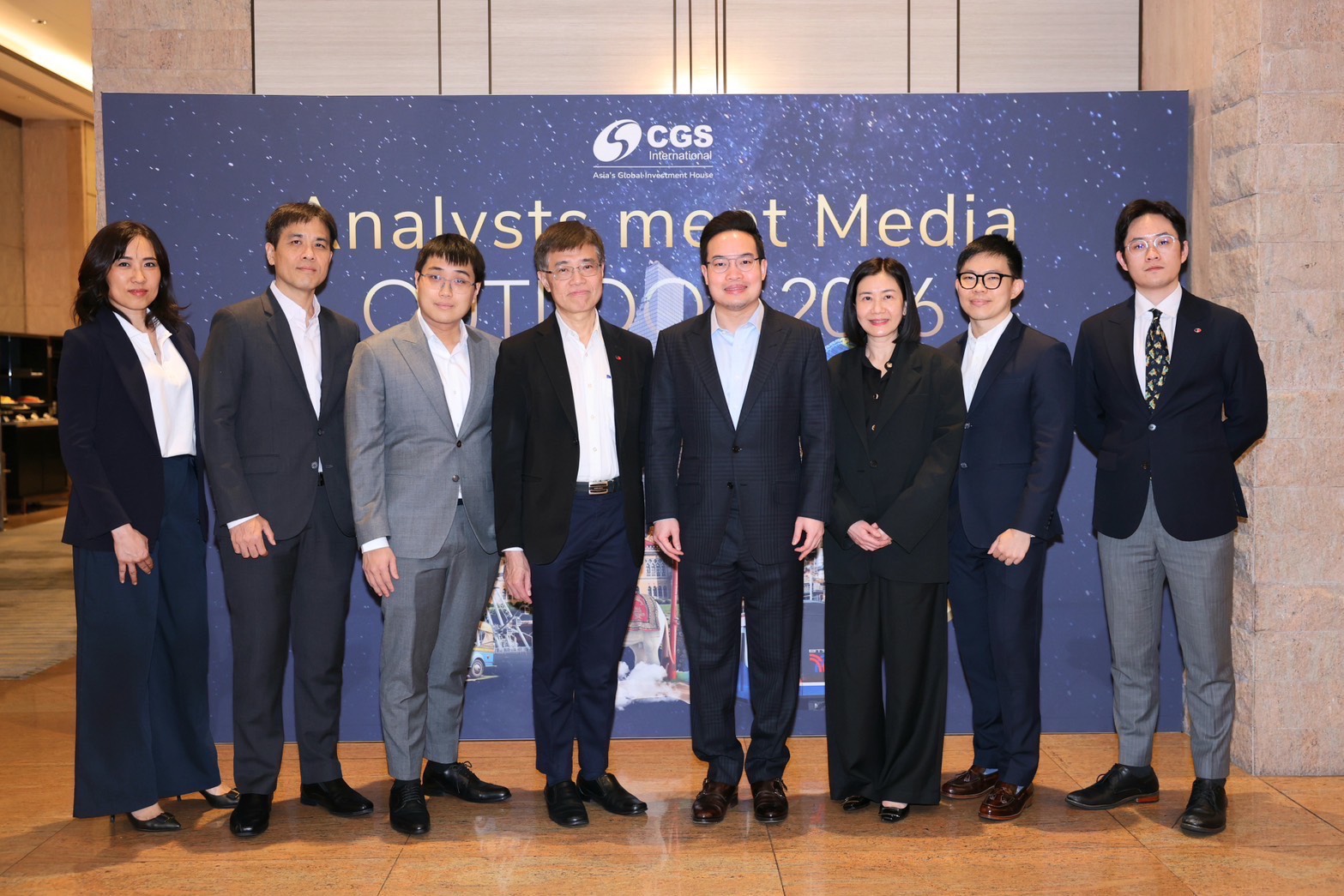 CGSI ตั้งเป้าดัชนี SET สิ้นปี 69 ที่ 1,400 จุด ครึ่งปีแรกการเมืองกดดัน ก่อนฟื้นตัวครึ่งปีหลัง