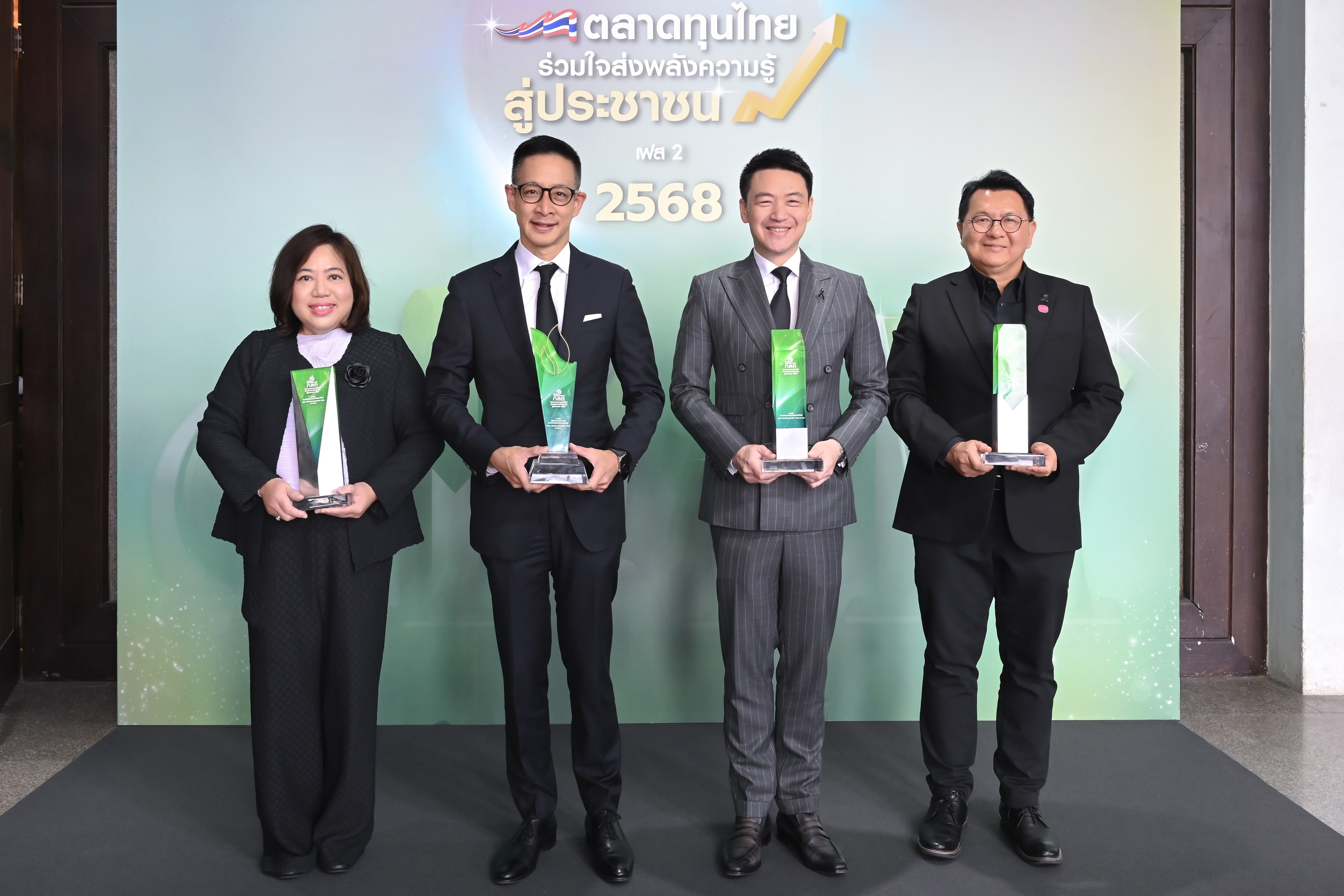 เมืองไทยประกันชีวิต คว้า 4 รางวัลใหญ่จาก ก.ล.ต. ตอกย้ำบทบาทการสร้างความรู้ทางการเงินแก่ปชช.อย่างยั่งยืน