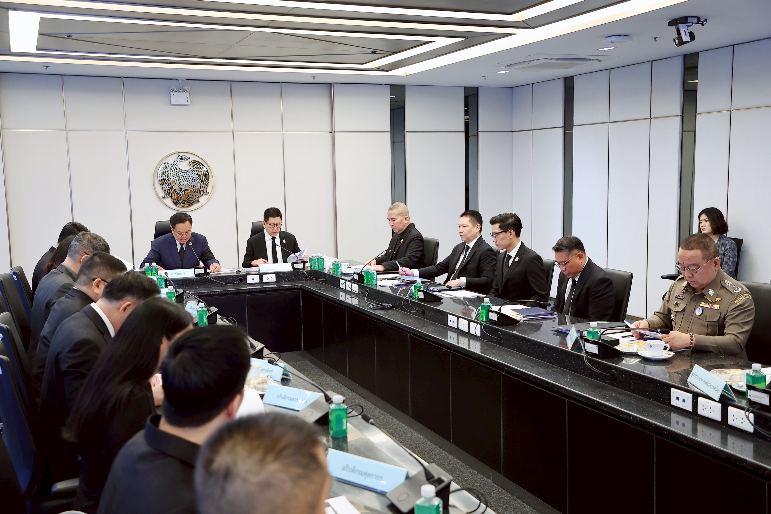 รัฐเร่งตั้ง “Data Bureau” สกัดฟอกเงิน คลังรื้อภาษีนำเข้าทองคำ เทรดออนไลน์ ธปท.คุมวงเงินลดบาทผันผวน