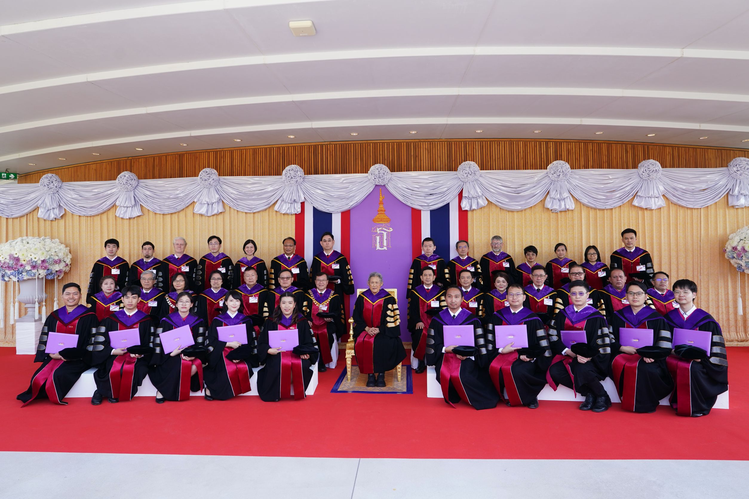 กรมสมเด็จพระเทพรัตนราชสุดาฯ พระราชทานปริญญาบัตรแก่ผู้สำเร็จการศึกษาสถาบันวิทยสิริเมธี